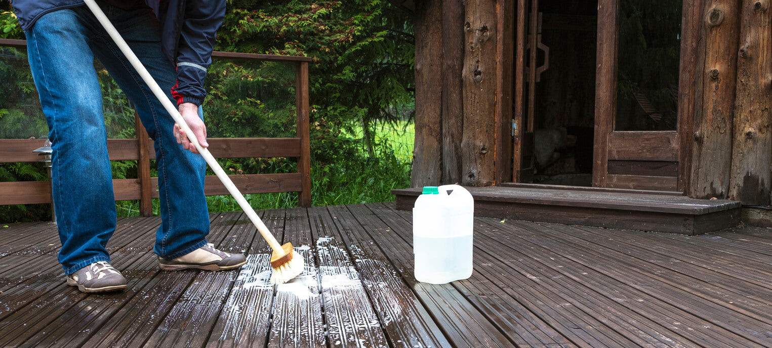 Holzterrasse reinigen | Der Guide fr saubere Holzdielen  Englputzeder