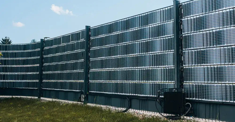 Solar-Sichtschutzstreifen im Doppelstabmattenzaun – Englputzeder