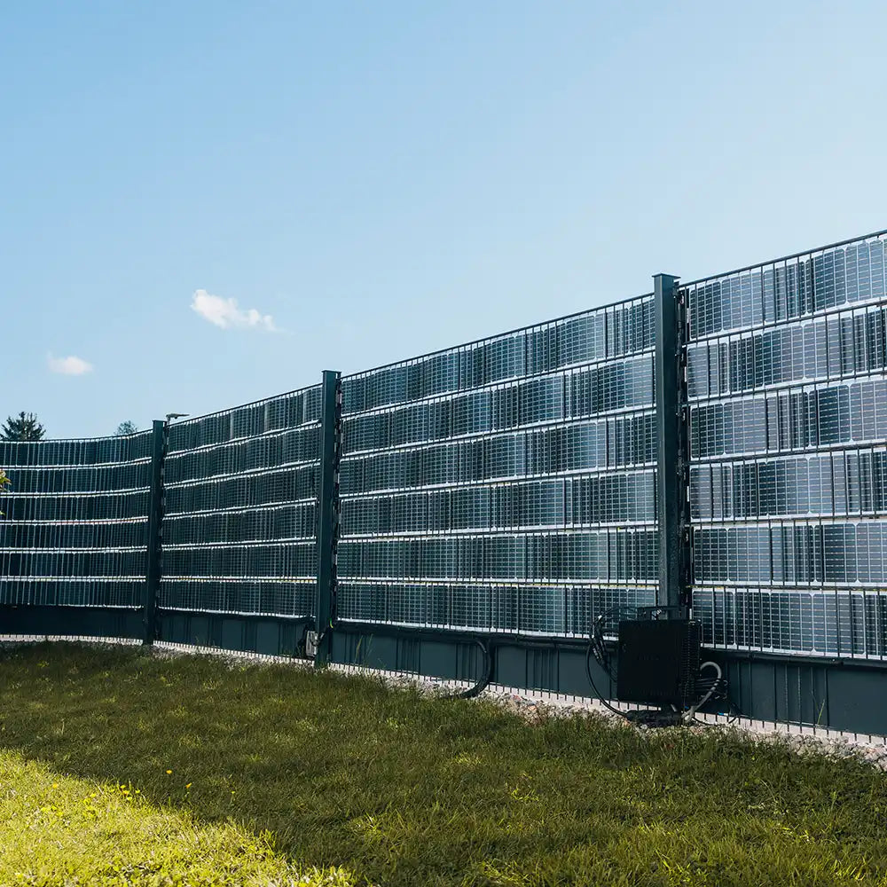 Solar-Sichtschutzstreifen im Doppelstabmattenzaun – Englputzeder